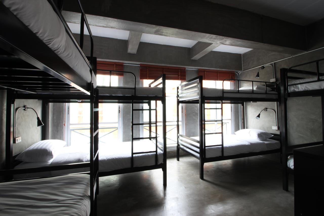 Urbanite Hostel Bangkok Exterior photo